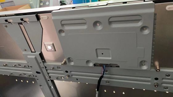 Dobra cena. Wyświetlacz LCD o wysokiej jasności 65 cali z rozdzielczością 1920*1080 pikseli do cyfrowego oznakowania w Internecie